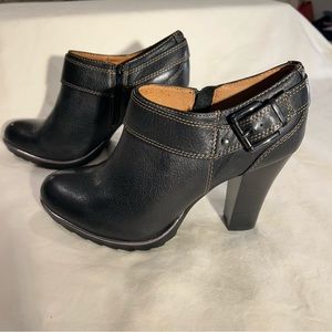NWOT Sofft Willa Ankle Bootie Heels - Black, size 8